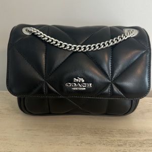 Klare Crossbody 25 With Puffy Diamond Quilting COLOR: SILVER/BLACK